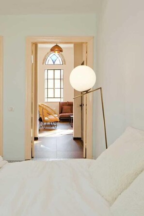 1 bedroom, desk, laptop workspace, free WiFi - Designed Jaffa Haven with Rooftop by Sea N' Rent (Tel Aviv)