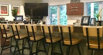 In der Nähe des Mendenhall-Gletschers und der Auke Bay, für 4 Personen, Nobler Bikerpalast!