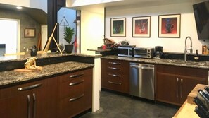 Fridge, microwave, stovetop, dishwasher - Shangri-La - Near Mendenhall Glacier and Auke Bay -DISCOUNTS ON TOURS! (Juneau)