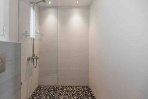 Shower, hair dryer, towels, toilet paper