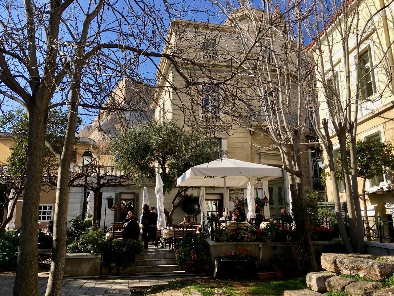 تناول الطعام بالخارج