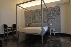 Junior Room (Barocco) | Premium bedding, memory foam beds, minibar, in-room safe - Neropece Suites (Ragusa)