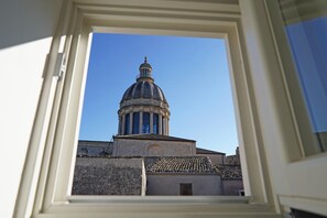 Chambre Design (Oriente) | Vue sur la ville