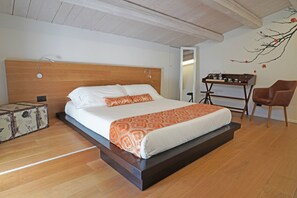 ห้องดีไซน์ (Oriente) | เครื่องนอนระดับพรีเมียม, เตียงเมมโมรีโฟม, มินิบาร์, ตู้นิรภัยในห้องพัก