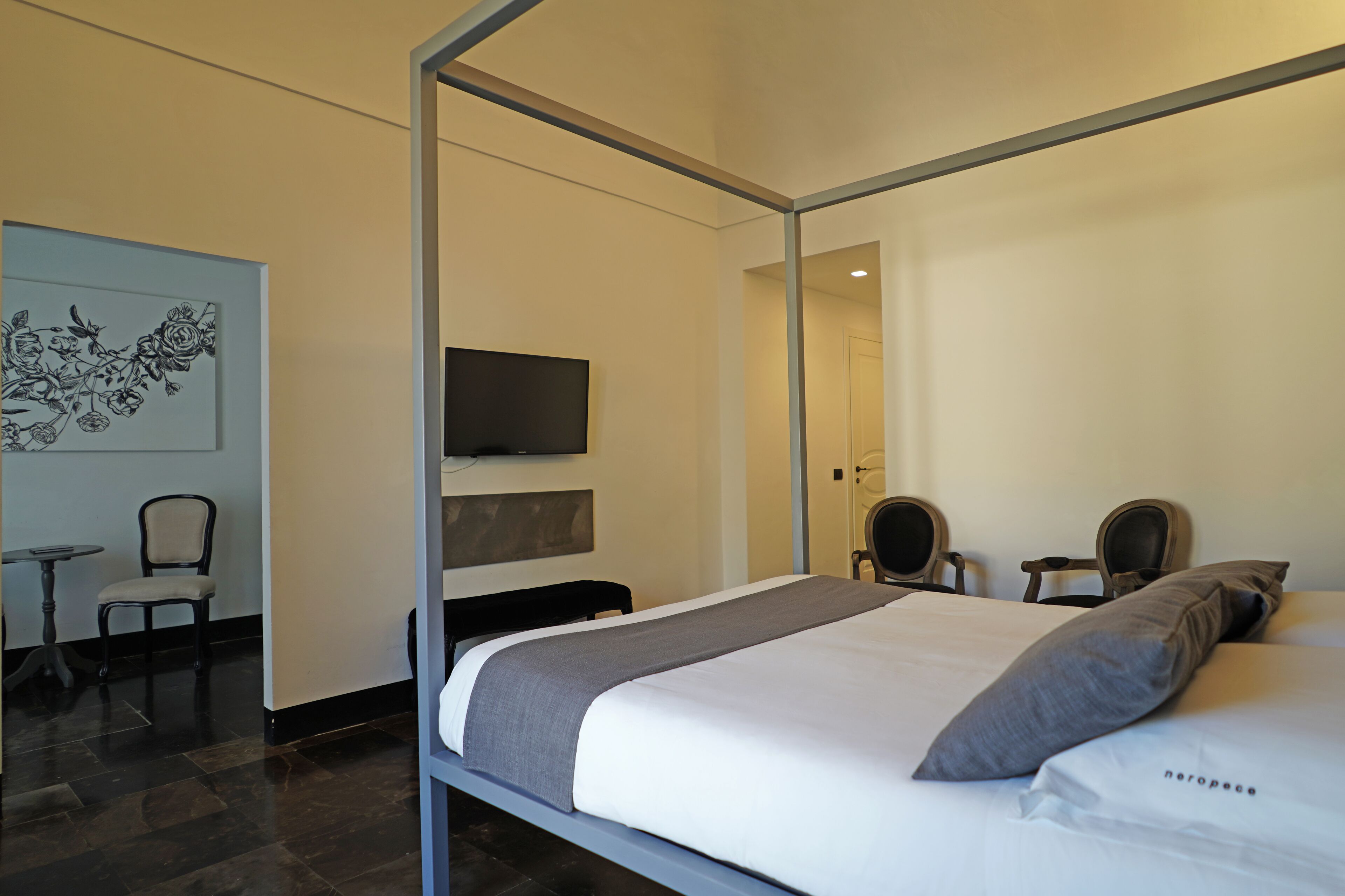 Habitación junior (Barocco) | Ropa de cama de alta calidad, colchones viscoelásticos, minibar