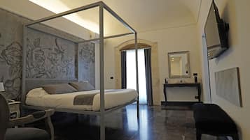 Phòng Junior (Barocco) | Bộ đồ giường cao cấp, nệm cao su hoạt tính (memory foam), minibar