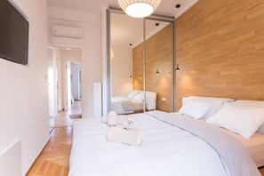 2 bedrooms, iron/ironing board, free WiFi, bed sheets