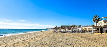 3 Bed Townhouse roof terrace 100m to the beach