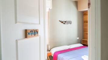 Eenvoudige tweepersoonskamer | Gratis wifi, beddengoed