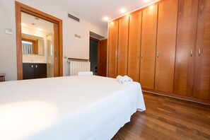 3 dormitorios, tabla de planchar con plancha, wifi gratis y ropa de cama