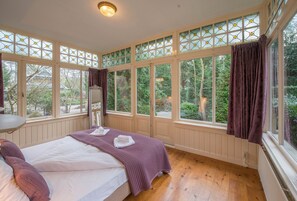 Royal Apartment | Individually decorated, individually furnished, free WiFi - Appartementen Villa Juttershof (Bergen)