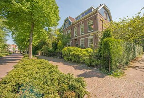 Front of property - Appartementen Villa Juttershof (Bergen)