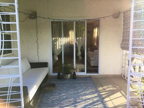 Terrace/patio - EASTER SPECIAL - Sunny 2-bedroom townhouse in quiet gated community (Rowans)