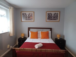 Departamento empresarial | 2 habitaciones, ropa de cama hipoalergénica y escritorio