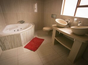 Executive Double Room, 1 Double Bed, Private Bathroom | Bathroom | Shower, free toiletries, slippers, towels - Ein Gedi Premier Lodge (Kimberley)