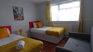 Individually decorated, individually furnished, desk, soundproofing - Chelsea House - Huku Kwetu (Dunstable)