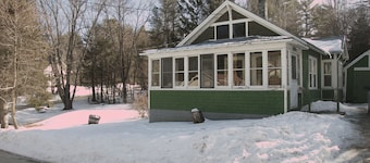 Cute Bridgton Bungalow walk to town location