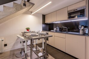 Fridge, microwave, oven, stovetop - B6 Loft Duplex 175Blo-Paris Convention (Paris-15E-Arrondissement)