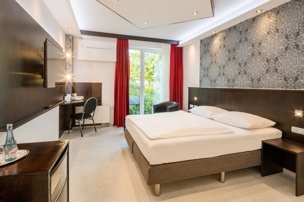 Comfort Room, 1 Katil Ratu (Queen) | Bar mini, meja, ruang kerja komputer riba, langsir/tirai gelap terus