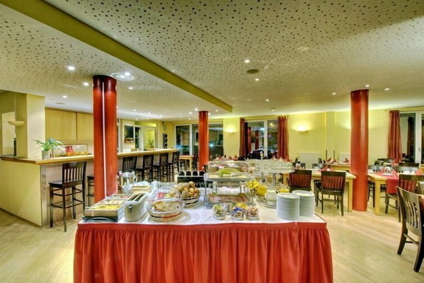 Inbegriffenes Frühstücksbuffet unter der Woche