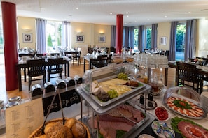 Free buffet breakfast on weekdays - Bonprix Hotel (Bruehl)
