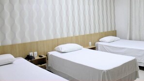 Quarto casal executivo | Frigobar, cortinas blackout, ferros/tábuas de passar roupa