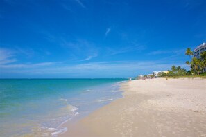 Beach nearby, sun loungers, beach towels