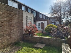 Garden - Brentwood Townhouse Huku Kwetu Luton (Dunstable)