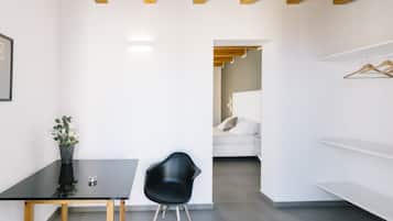 Romantic Suite | Living area | 43-inch Smart TV with satellite channels, TV