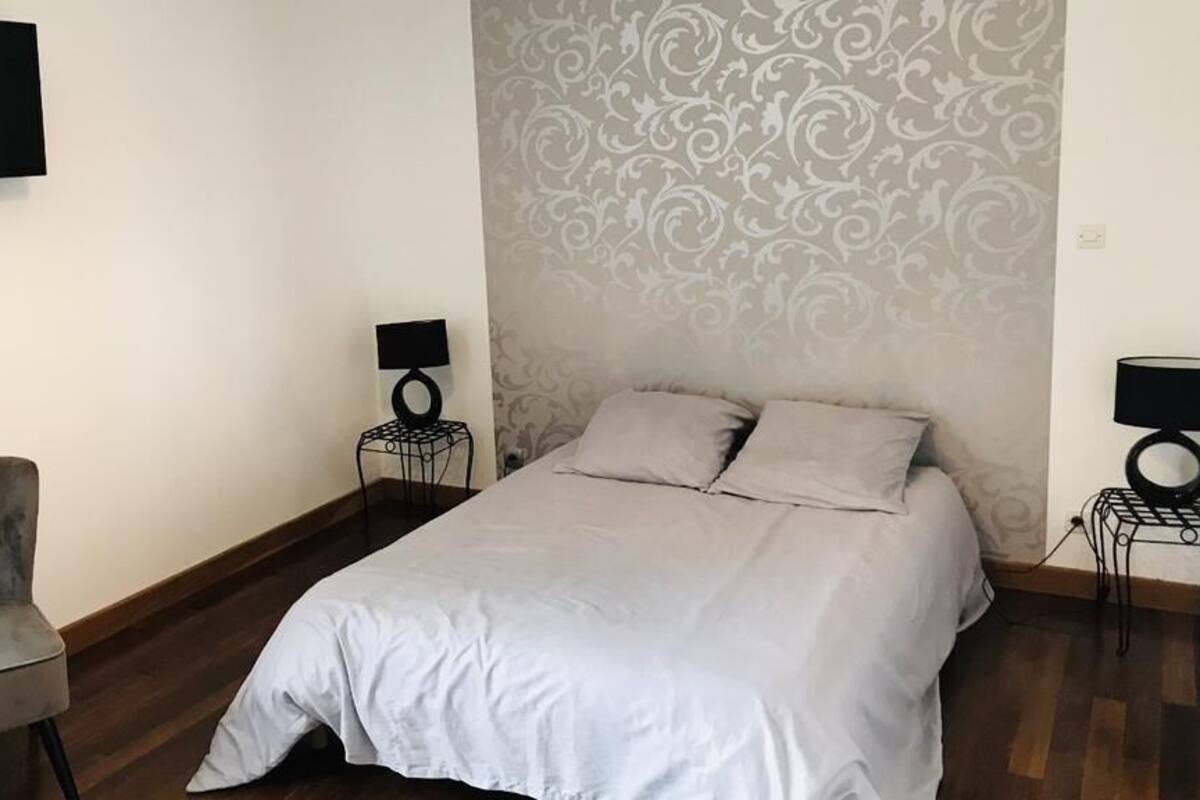 Double Room (2) | Iron/ironing board (on request), WiFi (free), individually decorated