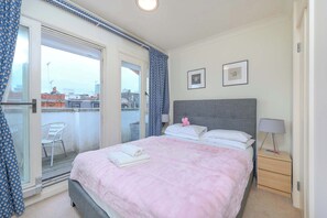 1 bedroom, iron/ironing board, WiFi, bed sheets - The Aristocrat - Fitzrovia - by Frankie Says (London)