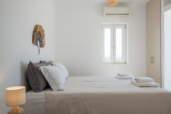 4 bedrooms, iron/ironing board, free WiFi