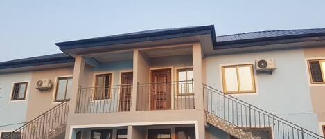 Entrée de l’hébergement