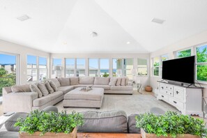 スマートテレビ、卓球台、書斎 / ワークスペース