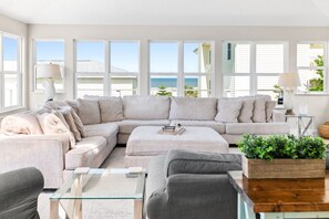 スマートテレビ、卓球台、書斎 / ワークスペース