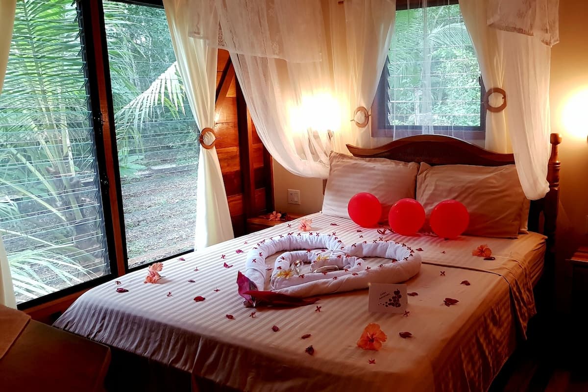Bungalow, 1 King Bed, Kitchen, Garden View (Hibiscus)
