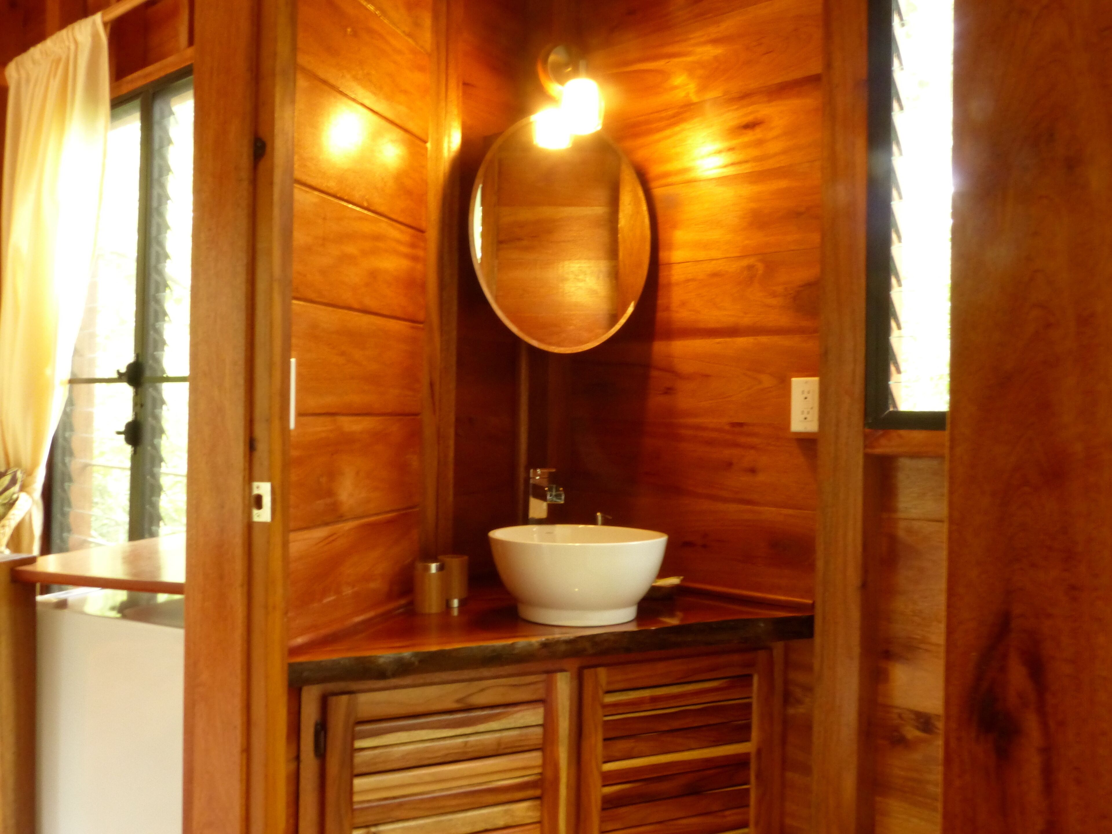 house, 1 queen bed, garden view (coconut tree house) | bathroom | towels