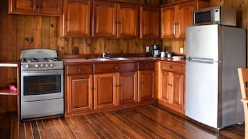 Fridge, coffee/tea maker, cookware/dishes/utensils, freezer