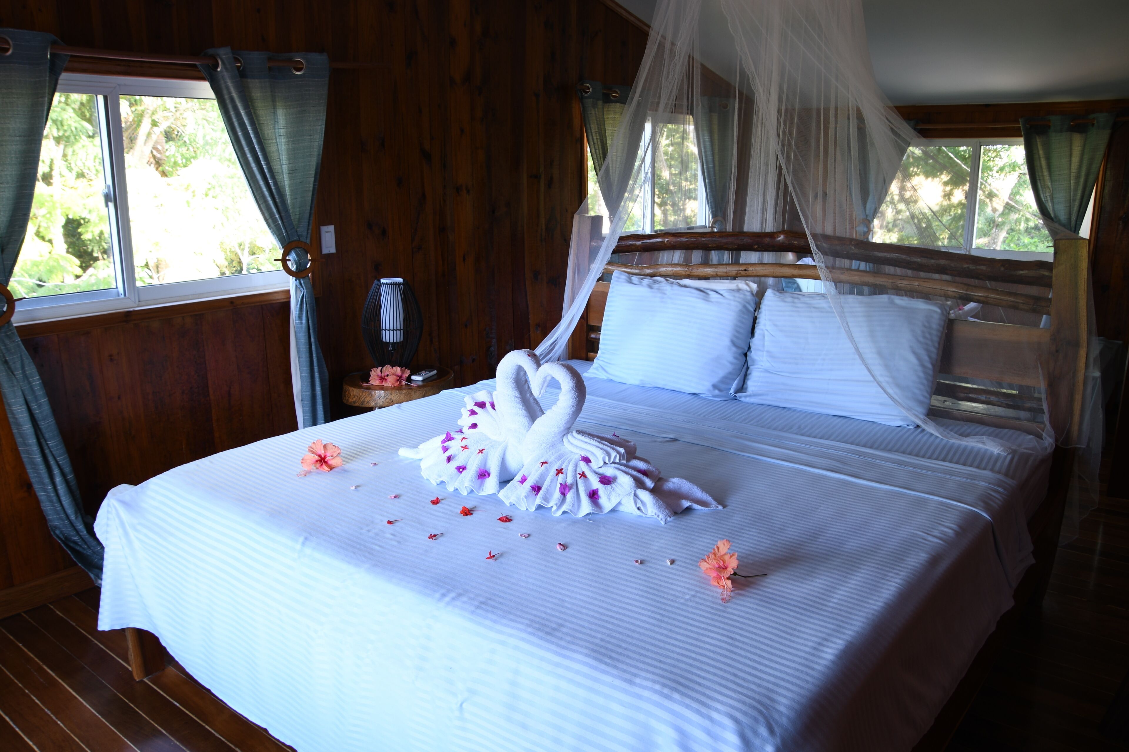 chalet, 2 bedrooms, kitchen, hill view (villa vista) | 2 bedrooms, pillow-top beds, in-room safe, individually decorated