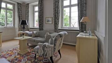 Deluxe Double Room | Desk, free WiFi, bed sheets