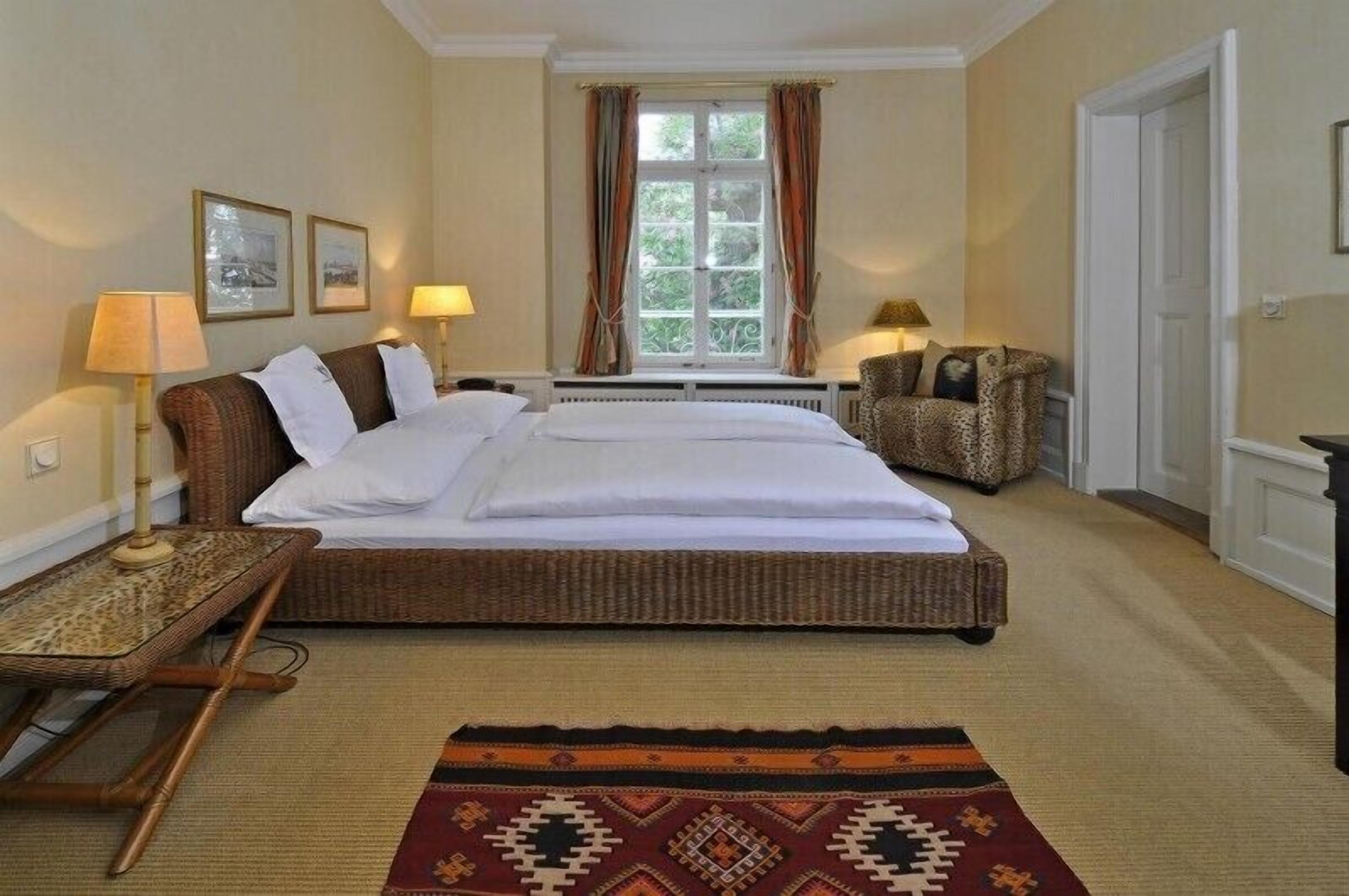 double room | desk, free wifi, bed sheets