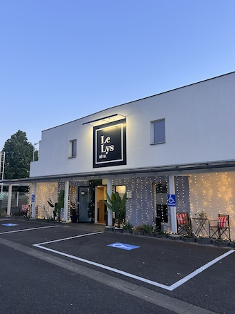 Front of property. Hotel Le Lys
