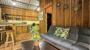Smart TV - Lake Cabin #2. AC / WiFi (La Fortuna)