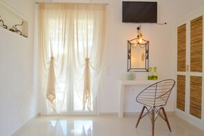 Comfort Studio | Soundproofing, free WiFi, bed sheets - Hawk Stone (Milos)