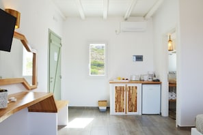 Comfort Studio | Private kitchenette | Fridge, coffee/tea maker, electric kettle, toaster - Hawk Stone (Milos)
