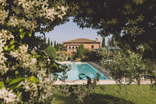 Charming Villa with swimming pool in the heart of Tuscany