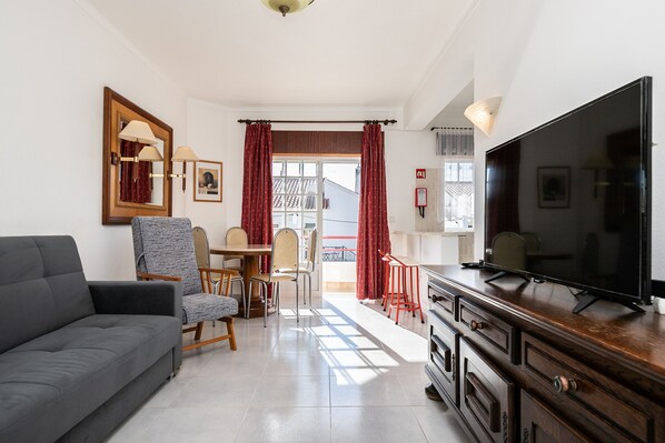 TV - 1 bedroom apartment 50 m from the beach and Wi-Fi by AlgarveManta (5T1) (Manta Rota)