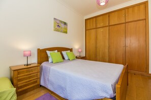 1 chambre, fer et planche à repasser, Wi-Fi gratuit, draps fournis