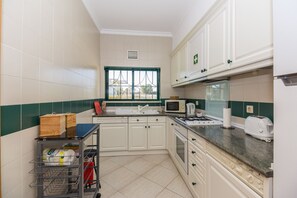 Fridge, microwave, oven, dishwasher - Apartment T1 50m from the Beach by AlgarveManta (8T1) (Manta Rota)