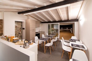 Free daily self-serve breakfast - Terrazza Sangiuliano (Catania)